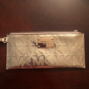 Michael kors wristlet